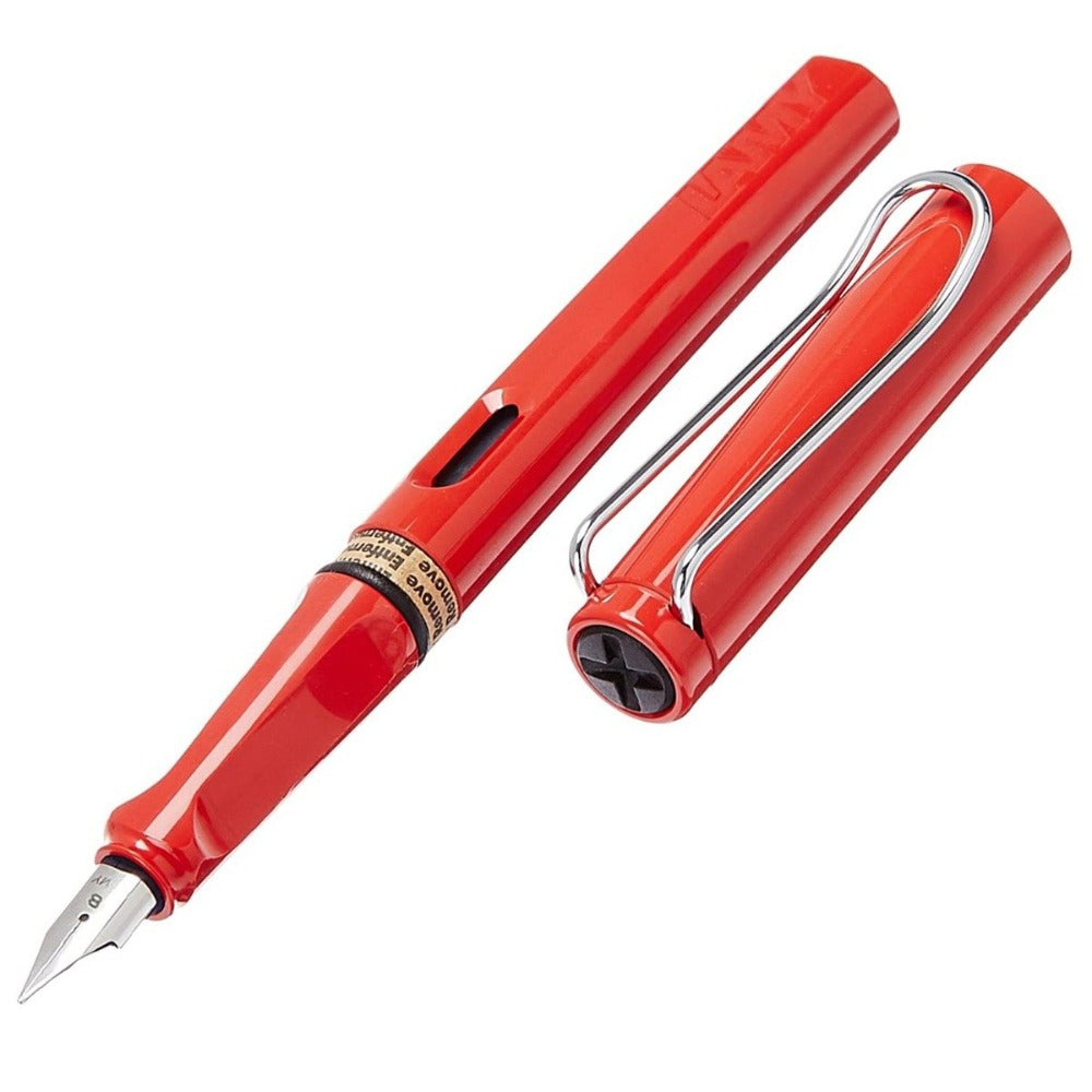 Lamy Safari Red Fountain Pen | Sturdy Plastic, Red | Metal Clip | Ergonomic Grip | Steel Nib, Polished | with Ink Cartridge T 10 Blue | with Converter Z 28